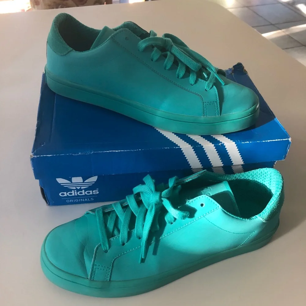 Mens Sz 11.5 Mint Green Adidas Court Vantage Shock Sneakers NEW - Picture 7 of 11